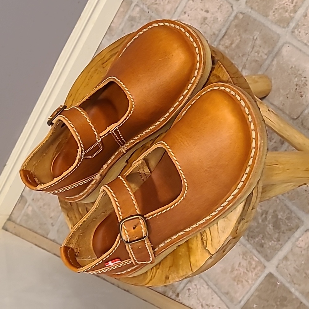 Duckfeet mary janes 37 new